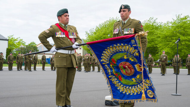 BUN_2nd-1st-Battalion-Royal-New-Zealand-Infantry-Regiment-Lieutenants-carry-the-new-Regimental-Colour