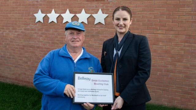 Terry-Shields-left-with-Bellway-sales-advisor-Lauren