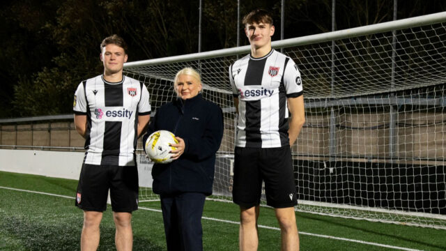 Image-shows-Jack-Thorn-left-Bellway-sales-advisor-Tanya-and-George-Maire-right-SMALLER