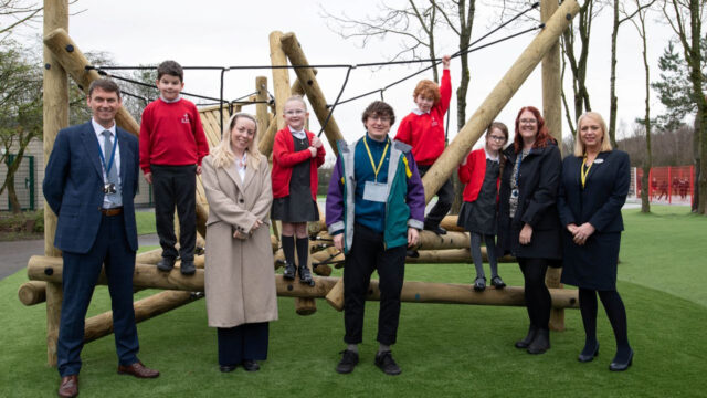 MP-Sarah-Hall-at-St-Philip-CE-Primary-with-Headteacher-Paul-Stanley-Dan-Peers-PTA-Jenny-Allen-Bellways-Tracy-Plumpton-pupils