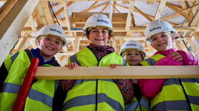 Children-from-Croft-Primary-school-at-Bellways-Neptune-development-SMALLER